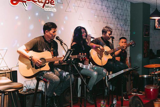 The Escape Bar & Cafe